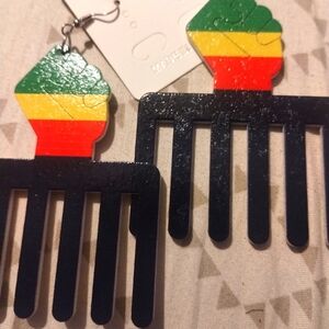 *NEW NEVER WORN*Cultural Hair Pick Fist Earrings